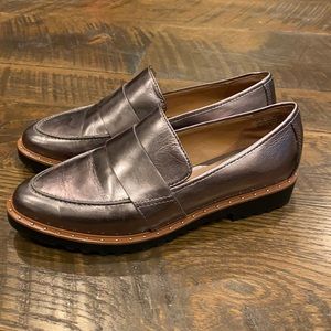 Halogen silver metallic loafers